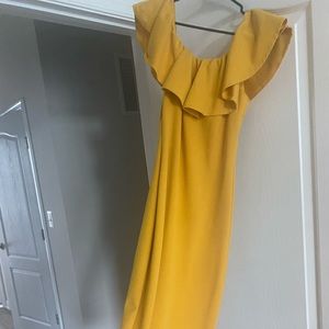 NWT Yellow off the shoulder ruffle fish tail dress fashion nova sz. L